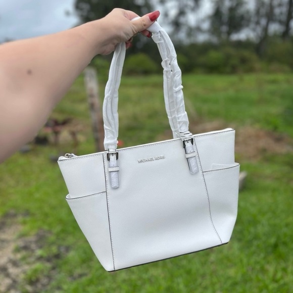 NWT Michael Kors Optic White Jet Set Purse - Picture 2 of 16